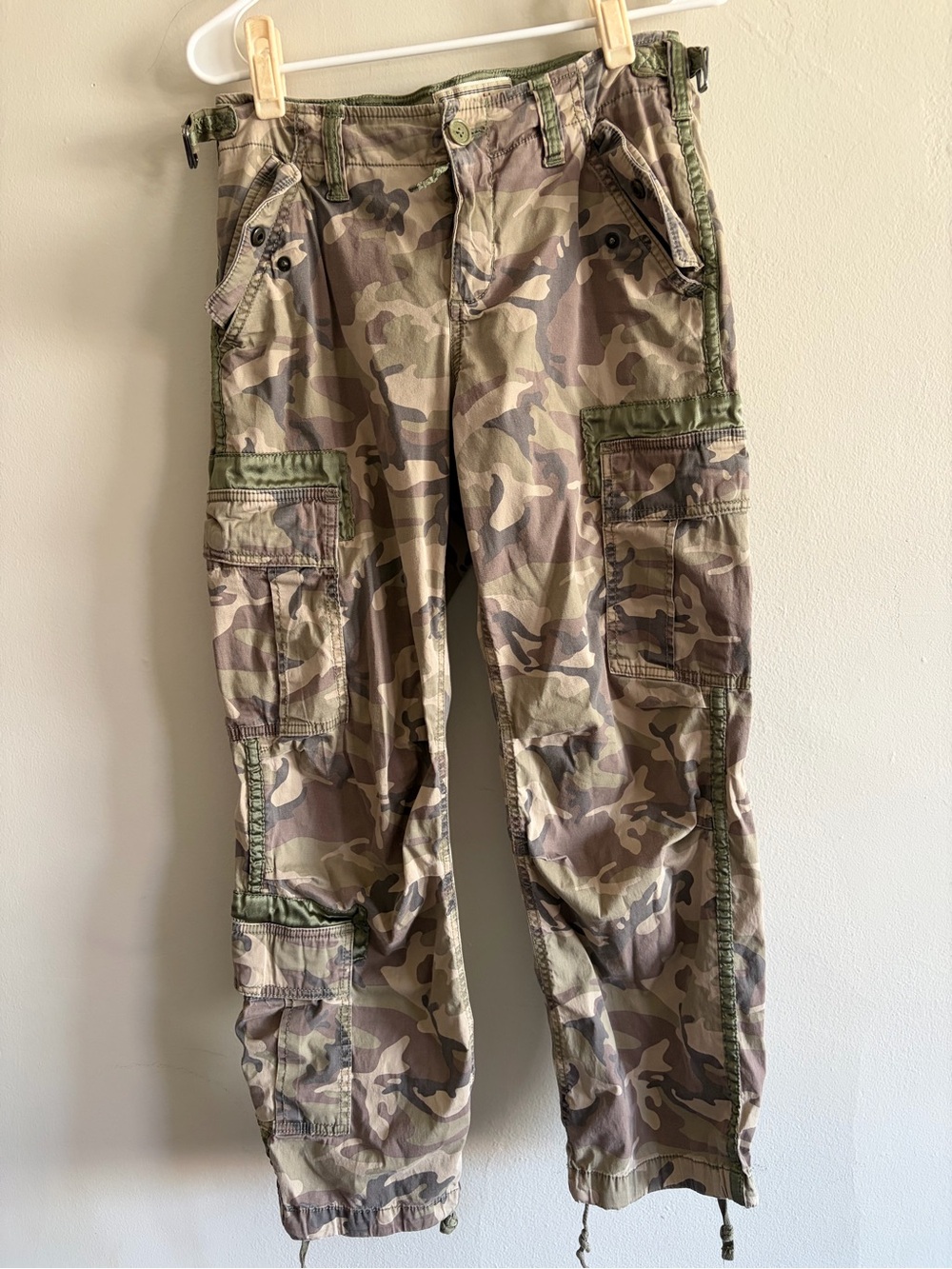 Vintage Y2K Abercrombie & Fitch Women's Green Camouflage Cargo Pants